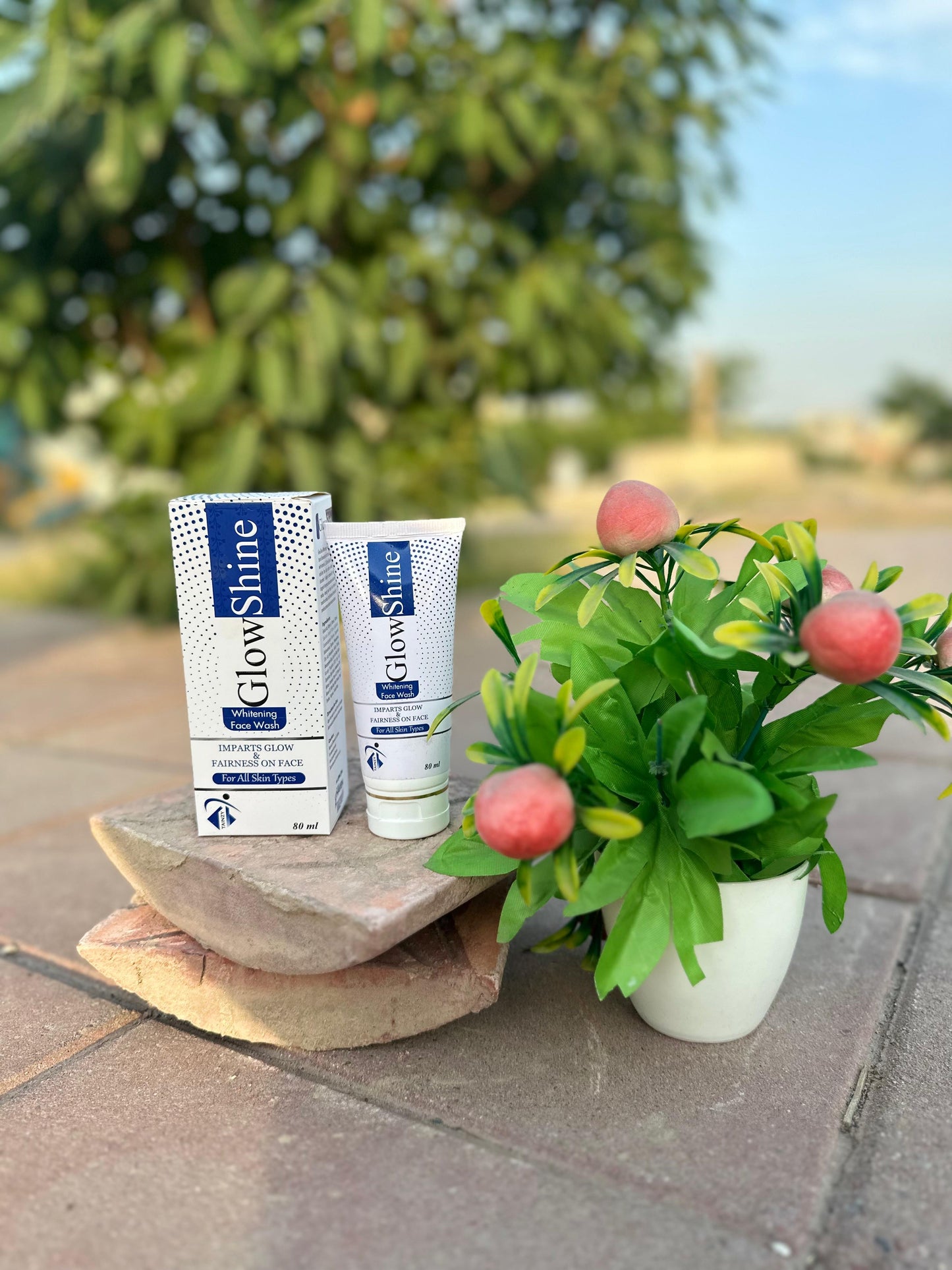 GlowShine Whitening FaceWash